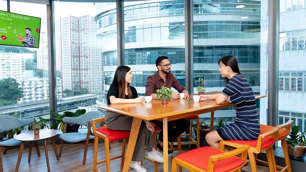 Hk Eb COL07551 1062X598 (1)